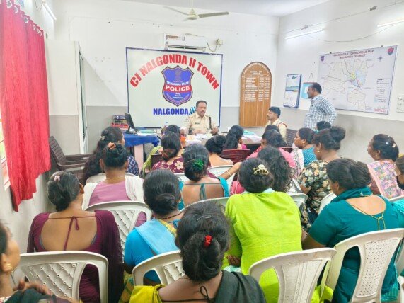 ట్రాన్స్‌జెండర్లు చట్టాలను గౌరవిస్తూ గౌరవప్రదంగా జీవించాలి