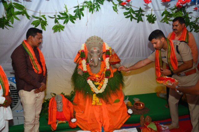 శాంతియుత వాతావరణంలో వినాయక ఉత్సవాలు నిర్వహించాలి: నల్లగొండ ఎస్పీ శరత్ చంద్ర పవార్