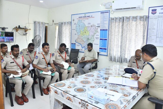 నాగల్గిద్ద పోలీస్ స్టేషన్, నారాయణఖేడ్ డీఎస్పీ కార్యాలయంలో ఎస్పీ వార్షిక తనిఖీలు