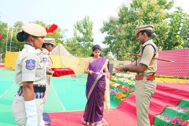 పోలీస్ అమరవీరుల త్యాగాలు చిరస్మరణీయం